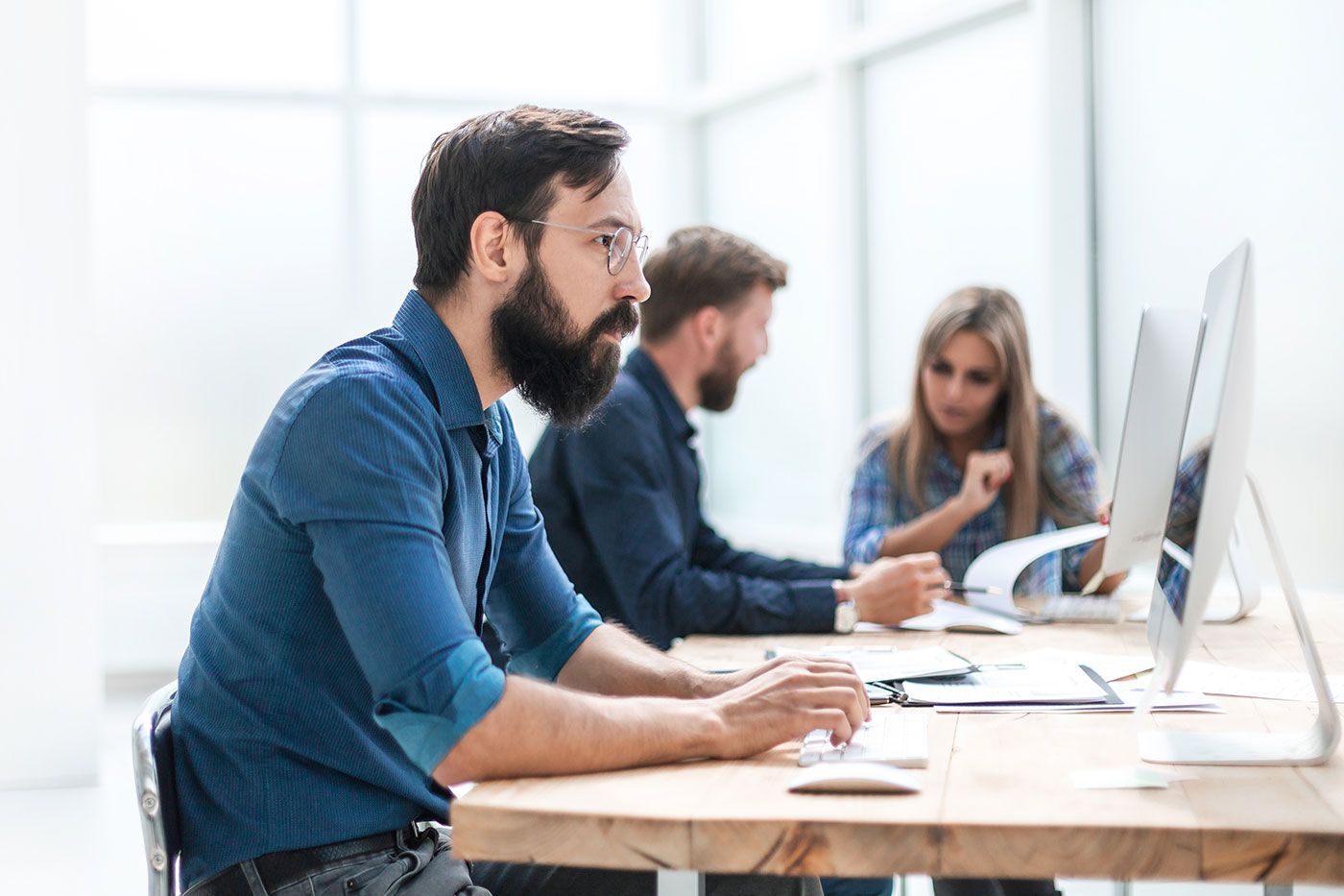 What are headhunters, how do they work and what tools do they use?
